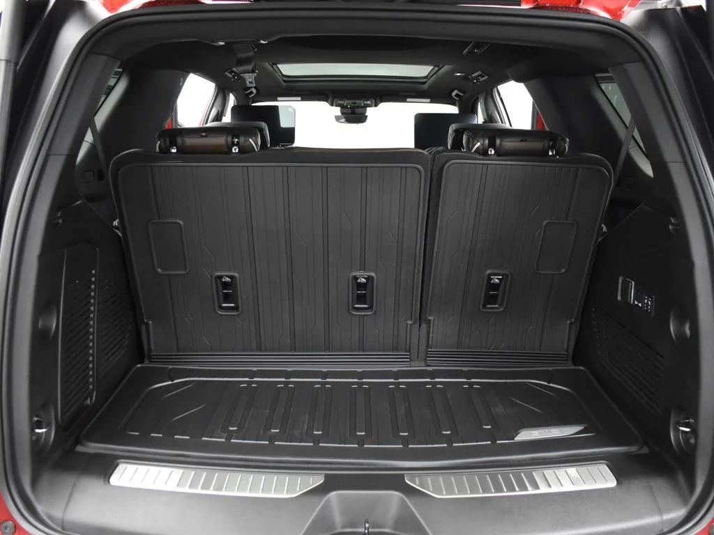 Used 2025 Volcanic Red GMC Denali Ultimate image 33