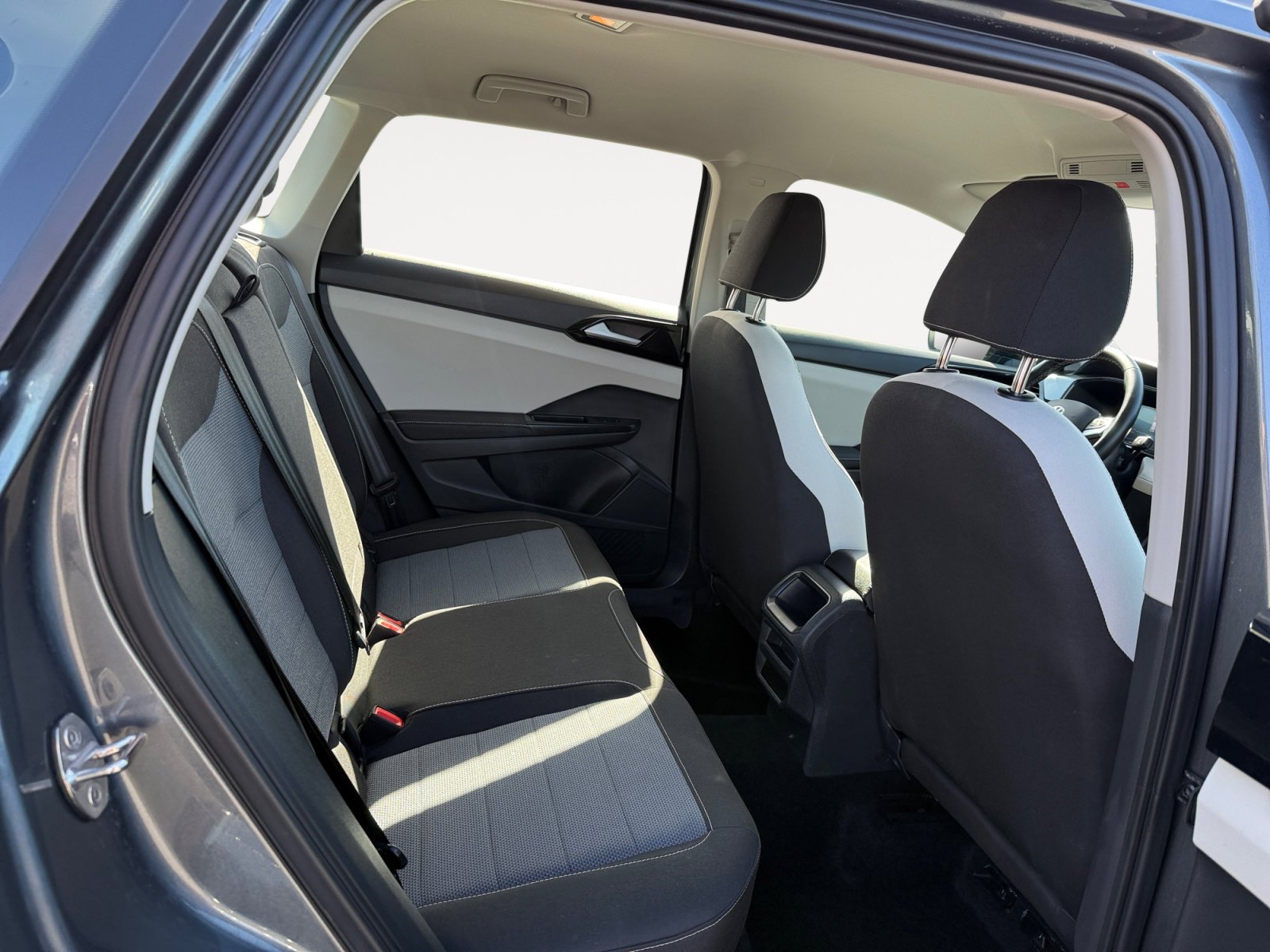 Certified Used 2025 Platinum Gray Metallic Volkswagen 1.5T S image 18