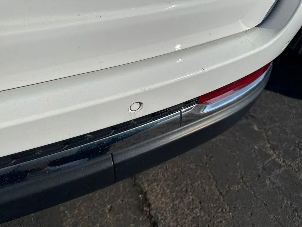 Used 2023 White Jeep Limited image 19