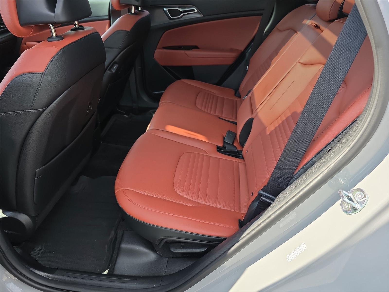 Used 2025 Wolf Gray Kia SX-Prestige image 27