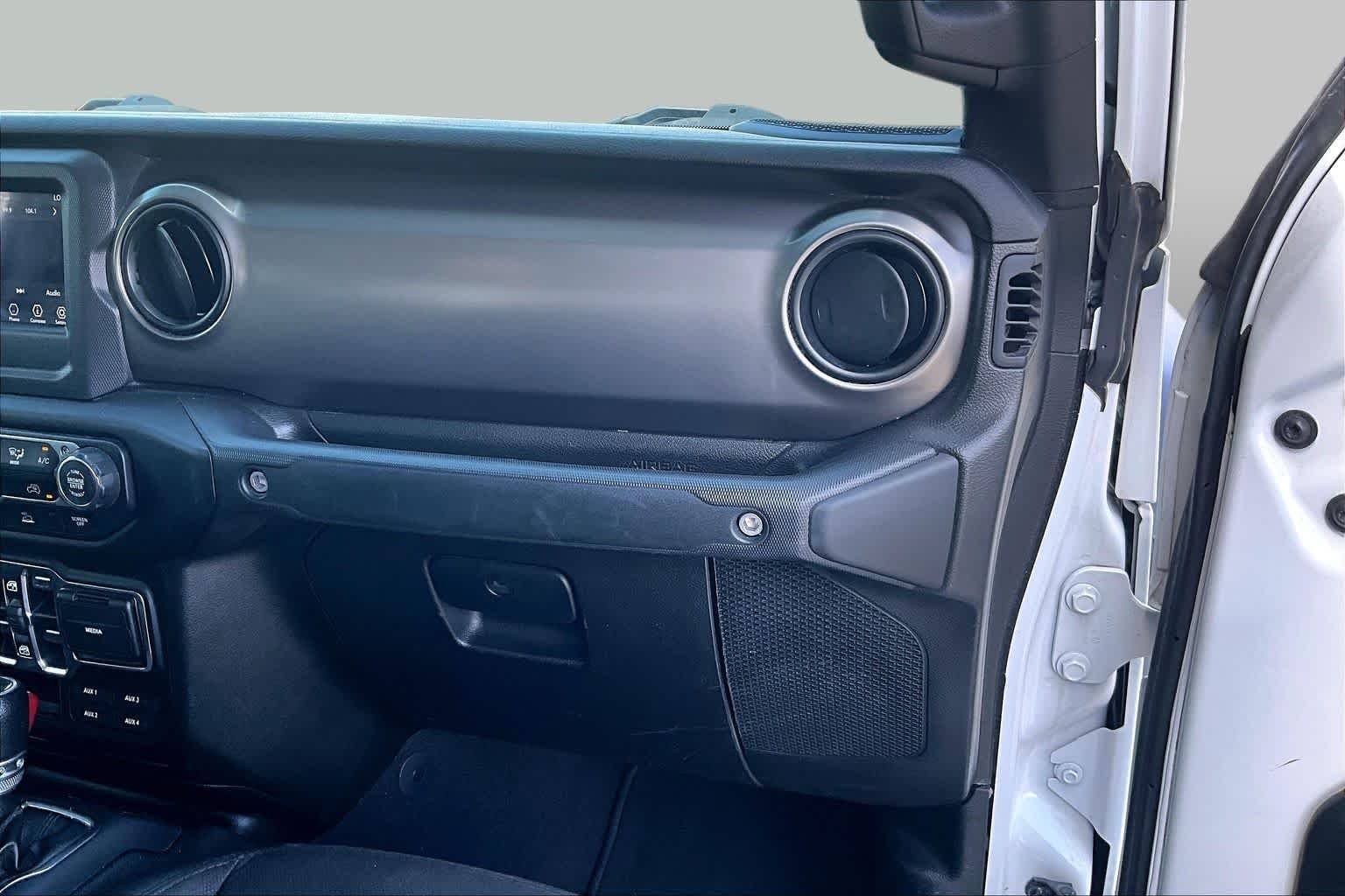 Used 2020 Bright White Clearcoat Jeep Sport S image 18