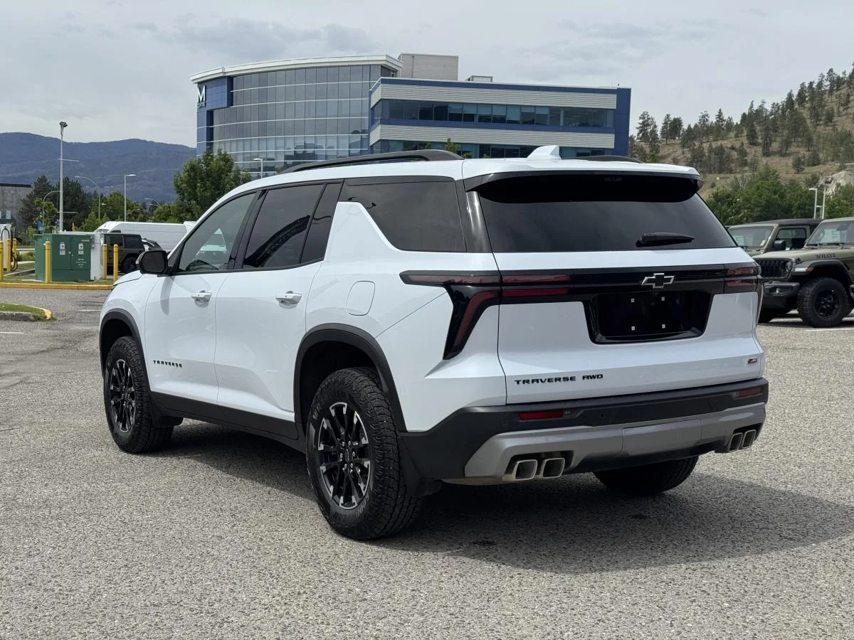 Used 2026 White Chevrolet Z71 image 9