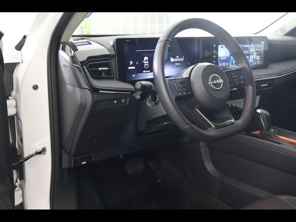 Used 2025 White Nissan SR image 11