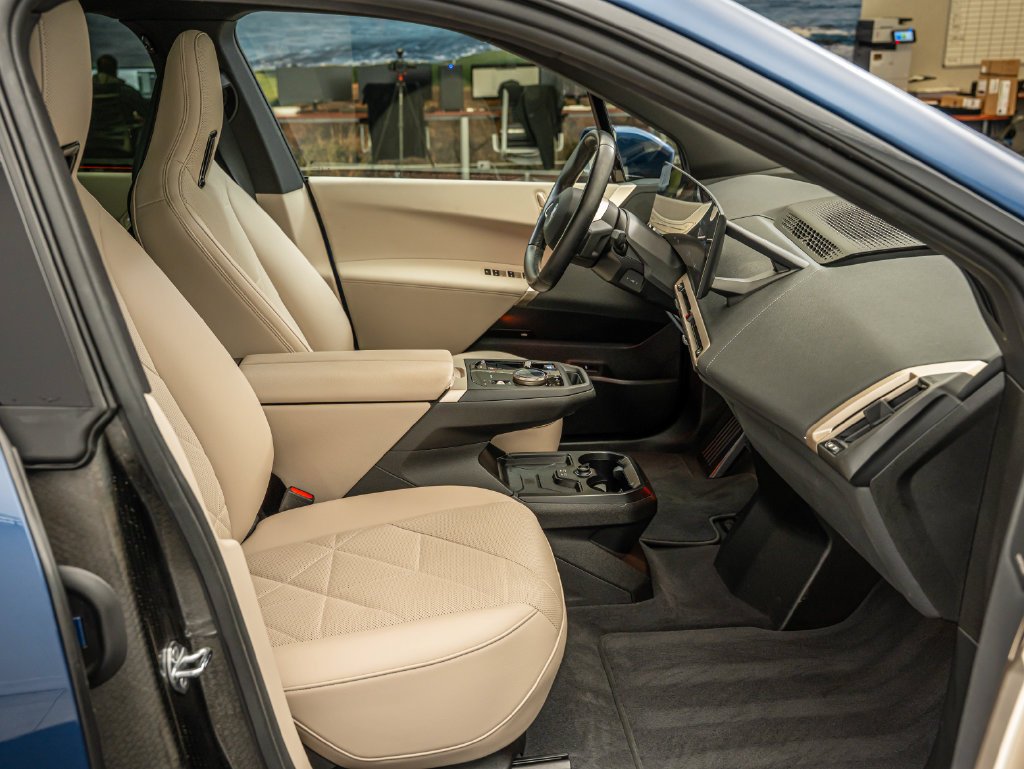 Used 2024 Phytonic Blue Metallic BMW xDrive50 image 22