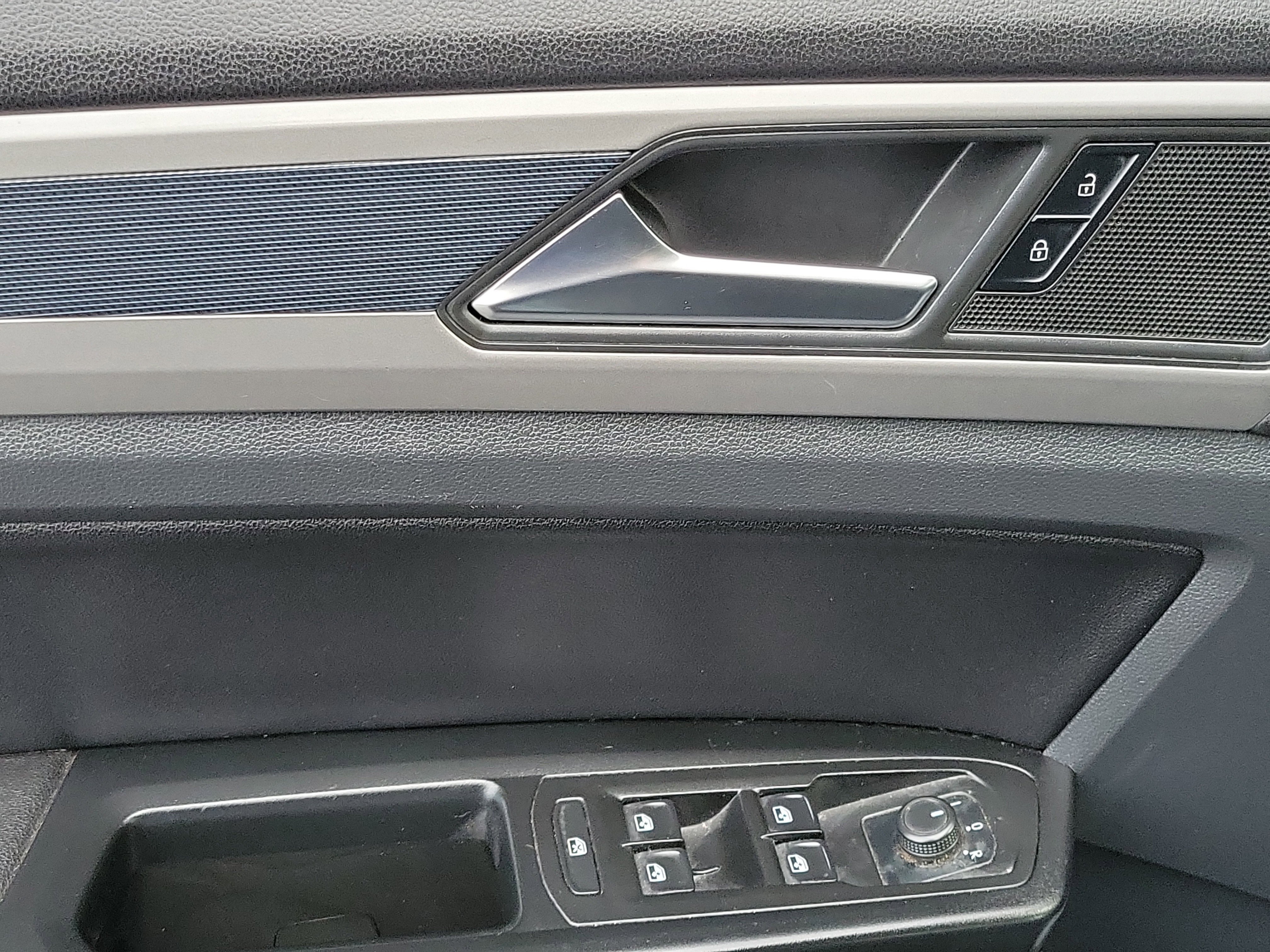 2021 Volkswagen Atlas SE w/Tech R-Line - Photo 15