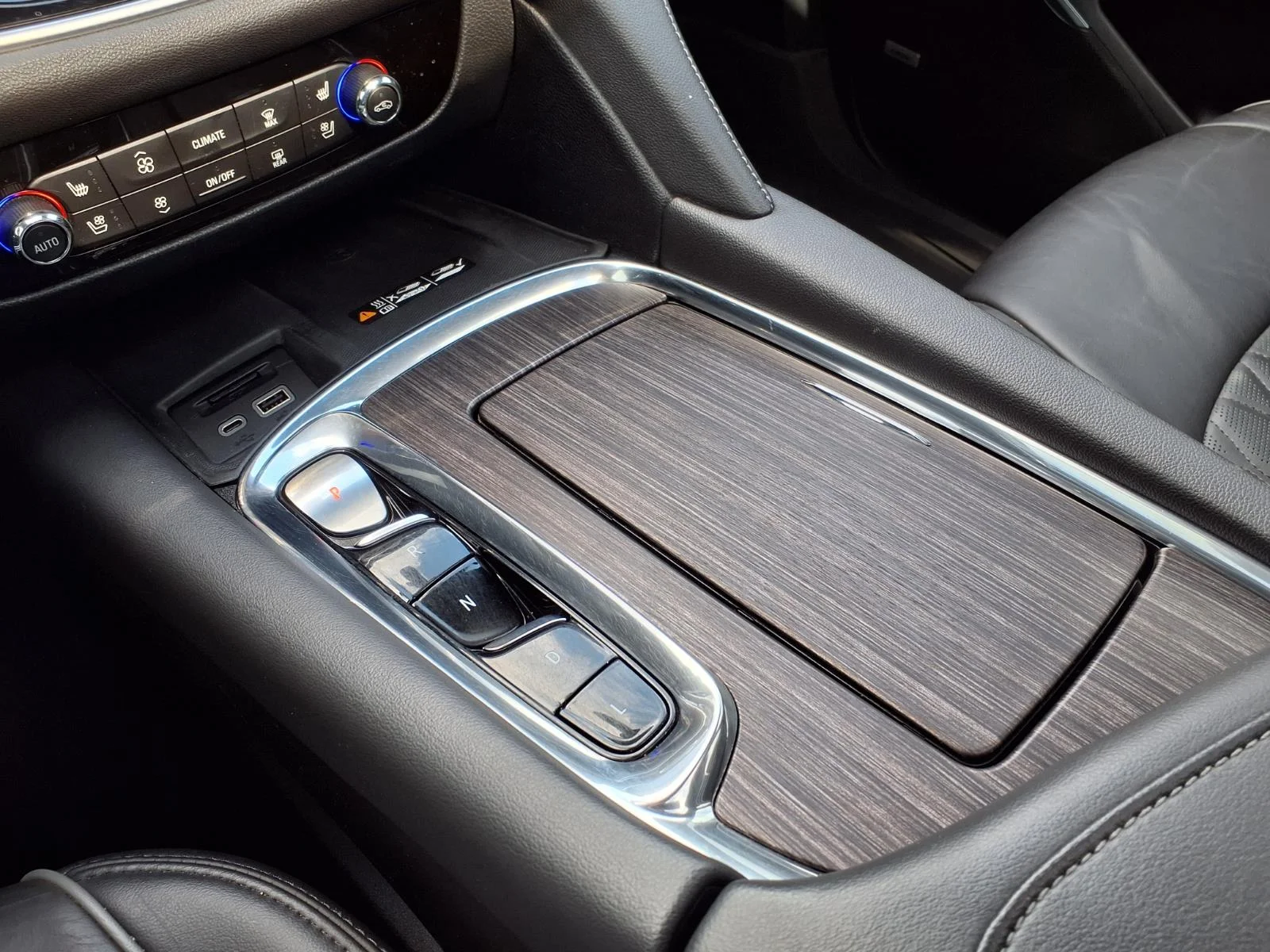 Used 2023 White Buick Avenir image 5