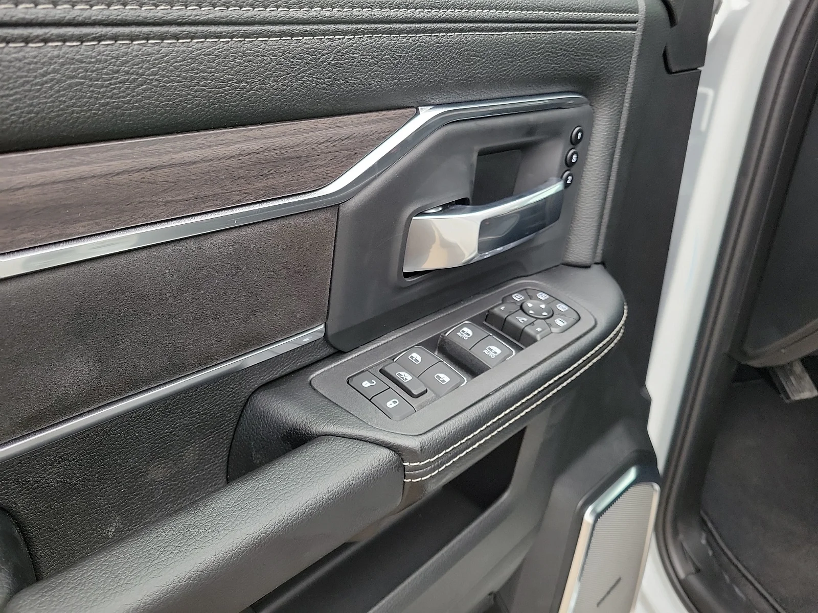 New 2026 PW7 Bright Whit Ram LARAMIE MEGA CAB 4X4 6