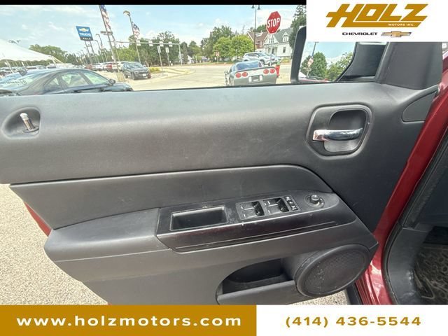 Used 2015 Red Jeep Sport image 19