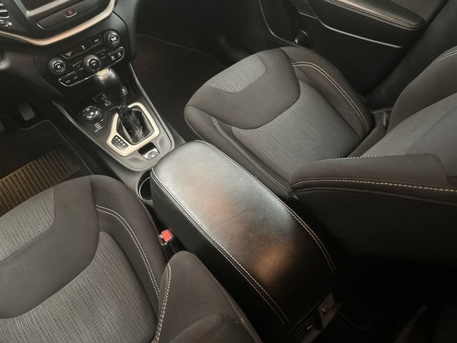 Used 2015 Deep Cherry Red Crystal Pearlcoat Jeep Latitude image 25