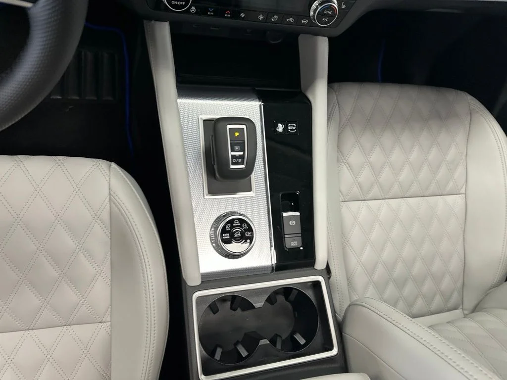 2025 Mitsubishi Outlander Plug-in Hybrid Platinum Edition - Photo 36