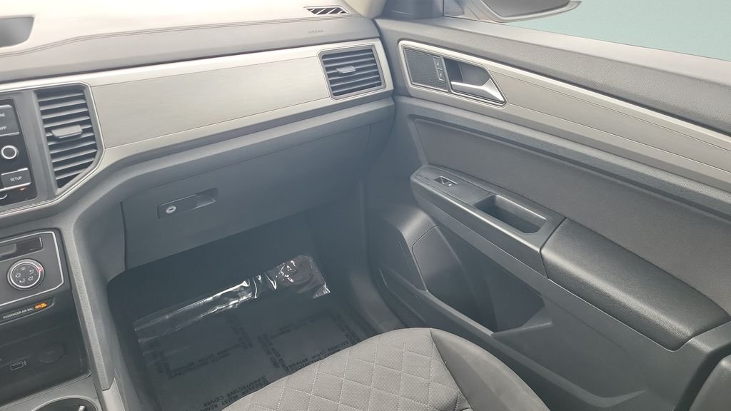 Used 2018 White Volkswagen S image 12
