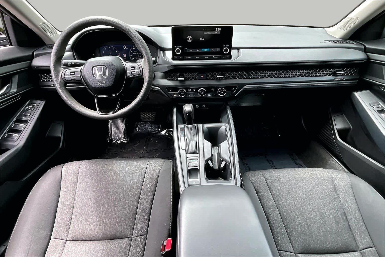 Used 2025 Meteorite Gray Metallic Honda SE image 15