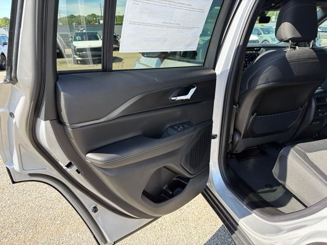 New 2026 Silver Zynith Exterior Paint Jeep Laredo image 11