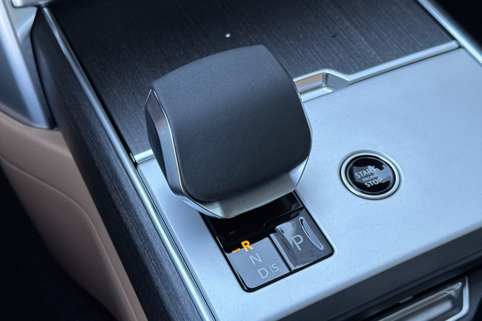 New 2026 Santorini Black Land Rover SE image 25