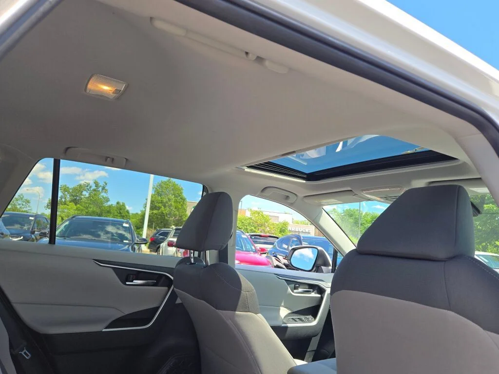 Used 2019 White Toyota XLE image 10