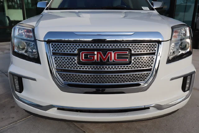 Used 2016 Summit White GMC Denali image 17