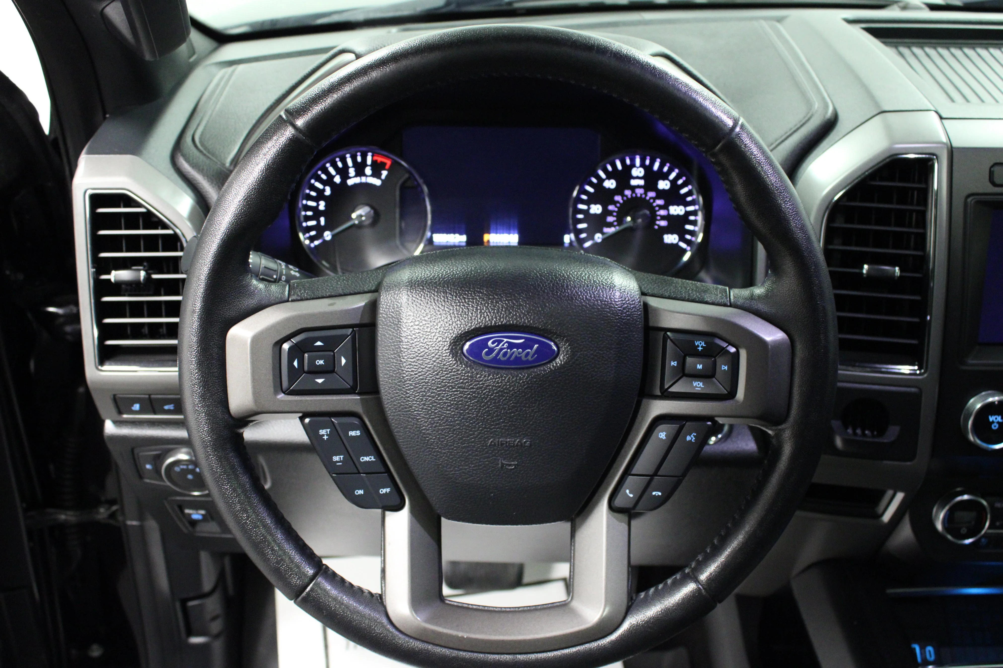 Used 2020 Black Ford XLT image 18