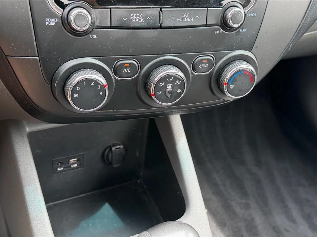 Used 2018 Silver Kia LX image 20