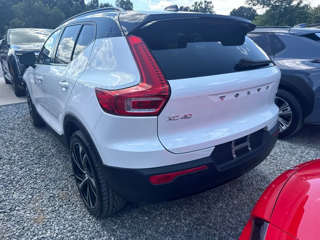 Used 2021 White Volvo R-Design image 5