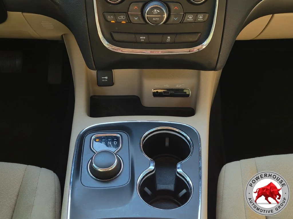 Used 2015 White Dodge SXT image 22