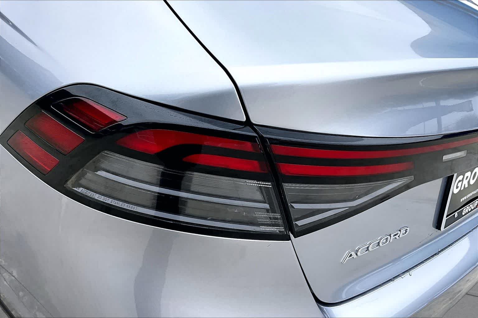 New 2026 Solar Silver Metallic Honda SE image 14
