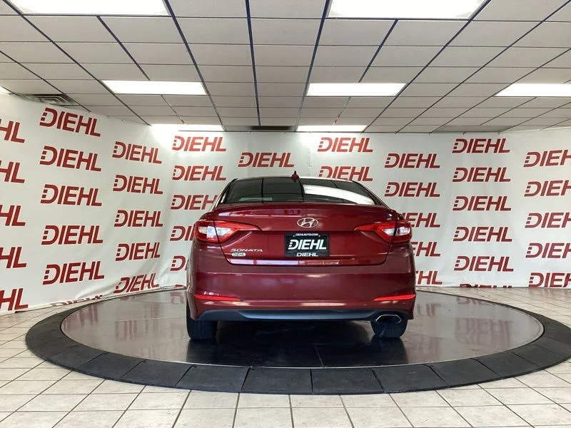 Used 2015 Red Hyundai SE image 6