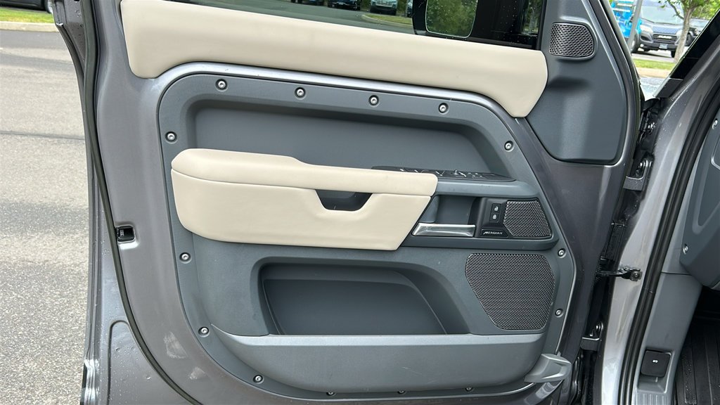 Certified Used 2024 Gray Land Rover X-Dynamic SE image 9