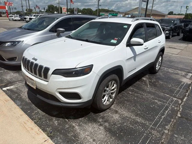 Used 2020 White Jeep Latitude image 2