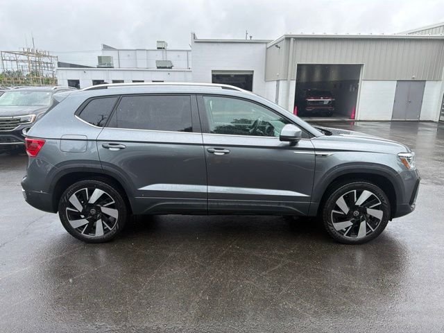 Certified Used 2024 Gray Volkswagen 1.5T SEL image 4