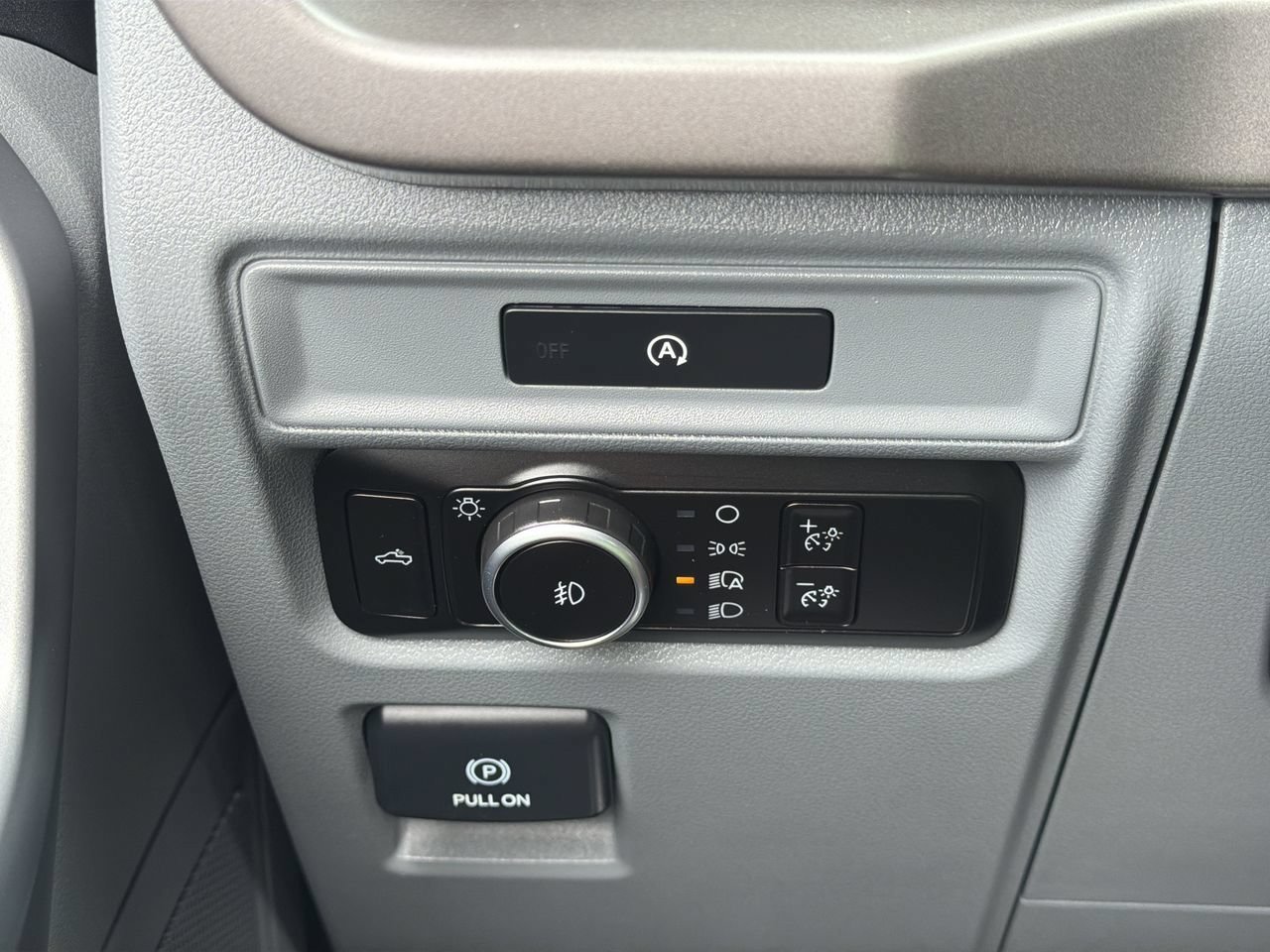 Used 2025 Silver Metallic Ford XLT image 25