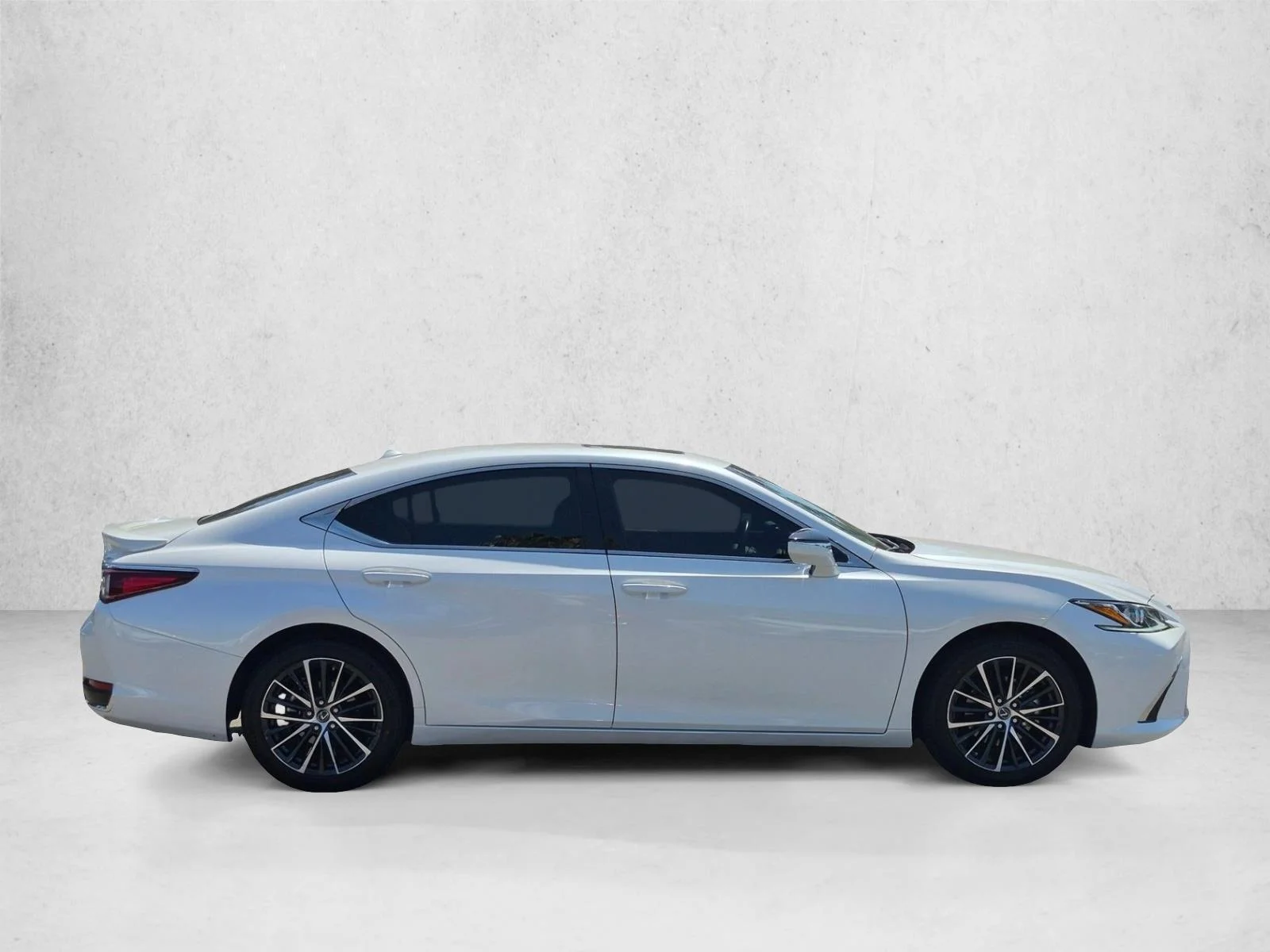 Used 2025 Eminent White Pearl Lexus ES 300h image 5