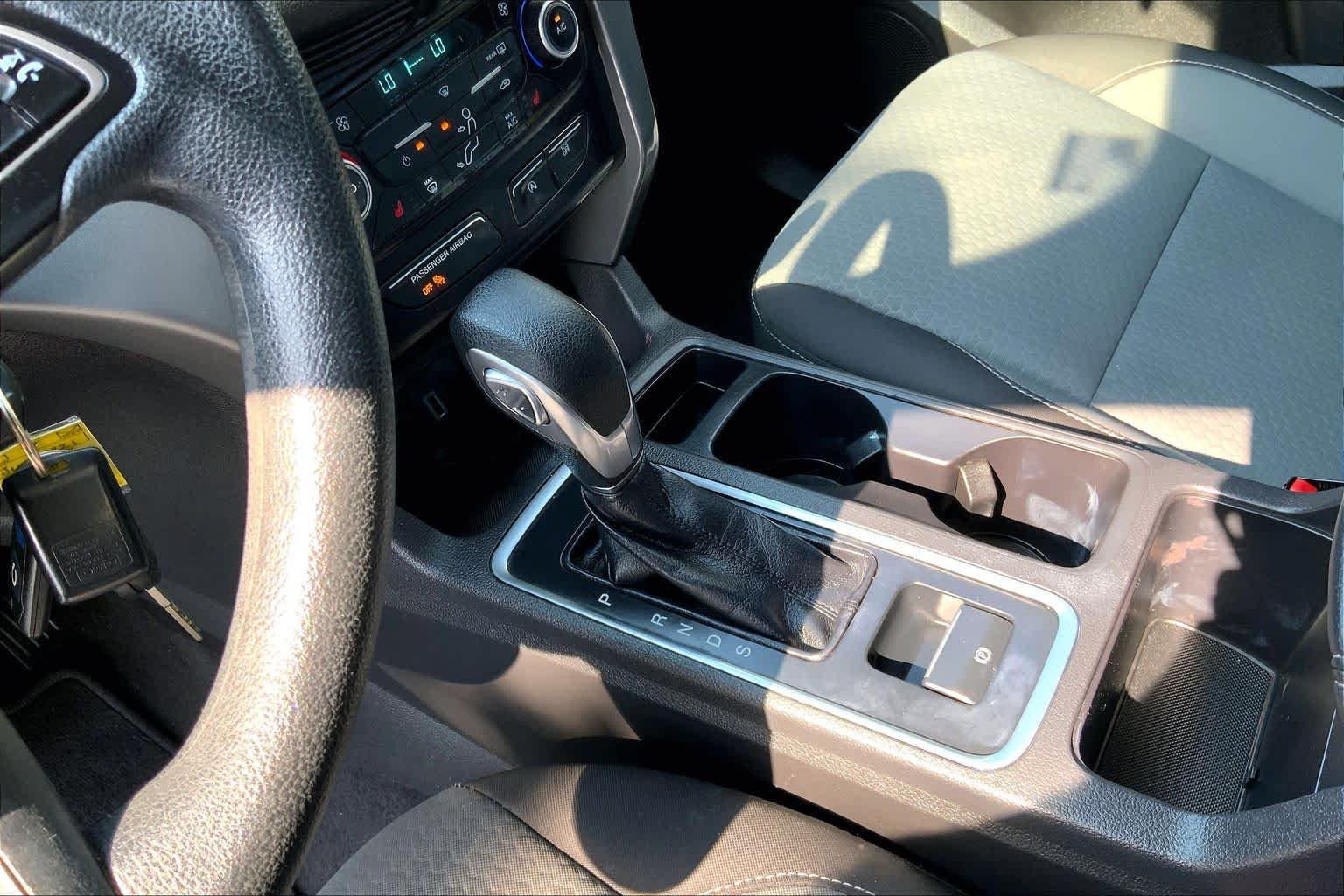 Used 2018 Shadow Black Ford SE image 17