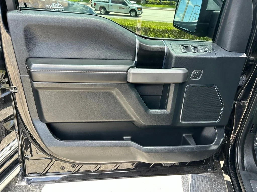 Used 2019 Black Metallic Ford Platinum image 17