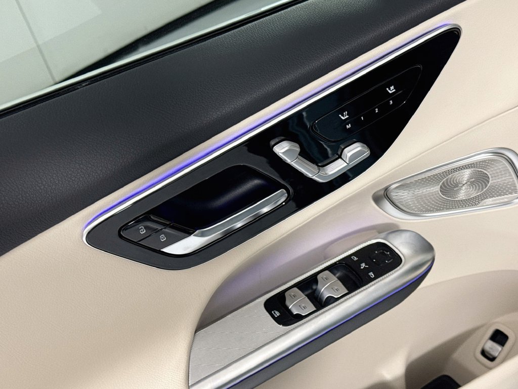 New 2027 Verde Silver Metallic Mercedes-Benz GLC 300 image 23