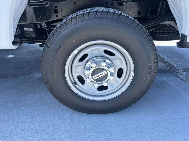 New 2026 Oxford White Ford XL image 7