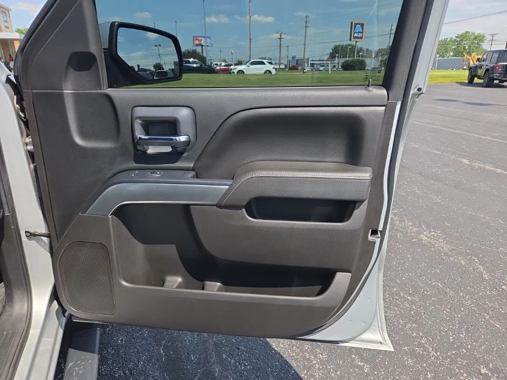 Used 2017 Silver Chevrolet LT image 25