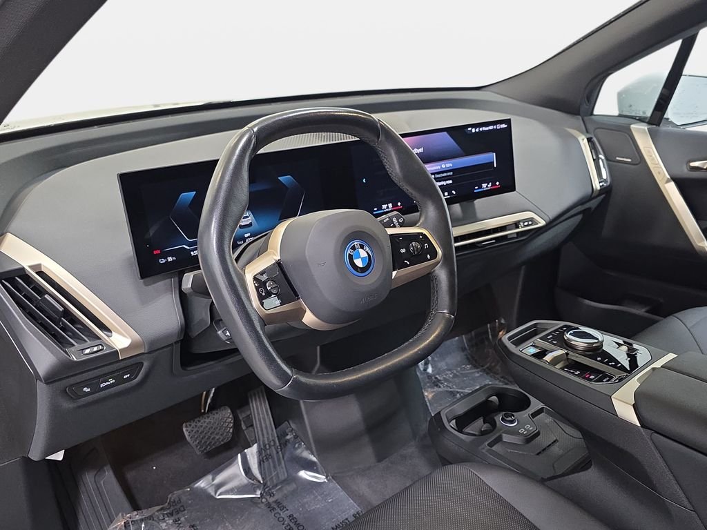 Used 2024 Alpine White BMW xDrive50 image 16