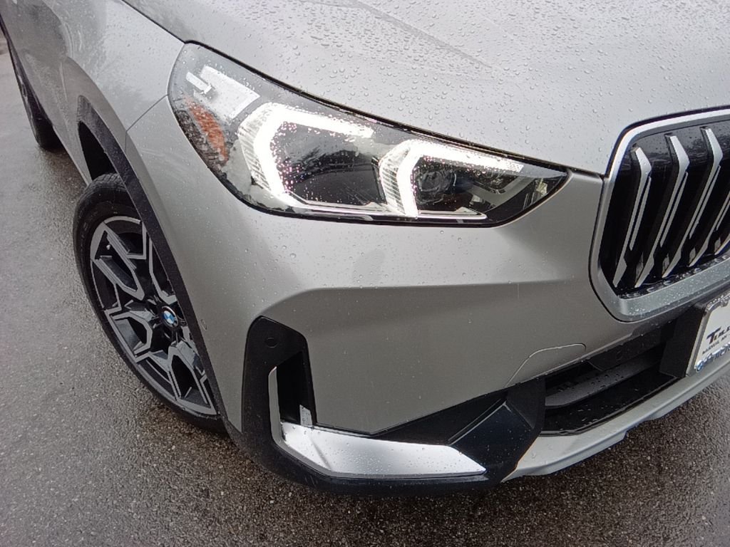 Certified Used 2023 Space Silver Metallic BMW xDrive28i image 30