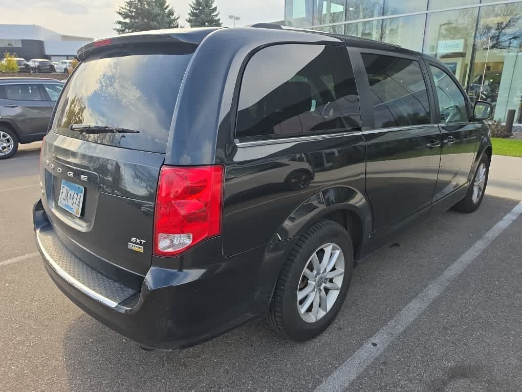 Used 2019 Black Onyx Crystal Pearlcoat Dodge SXT image 4