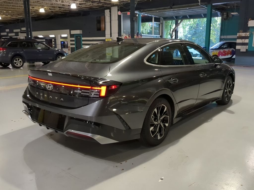 Certified Used 2025 Gray Hyundai SEL image 8