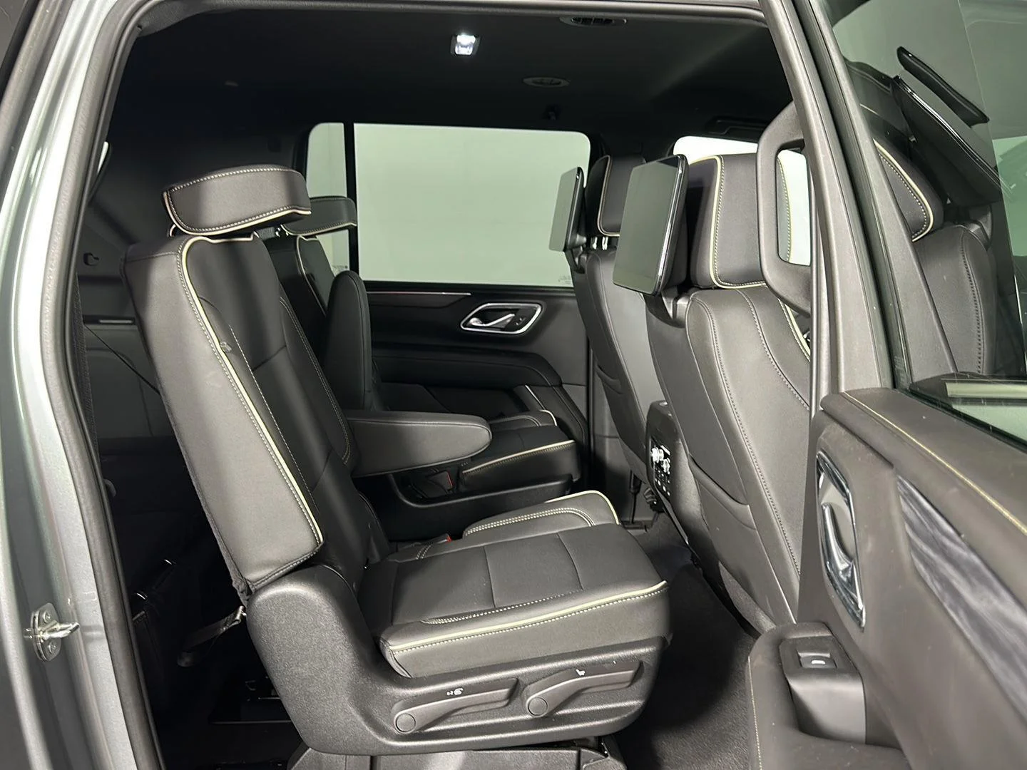 Used 2024 Sterling Metallic GMC SLT image 35