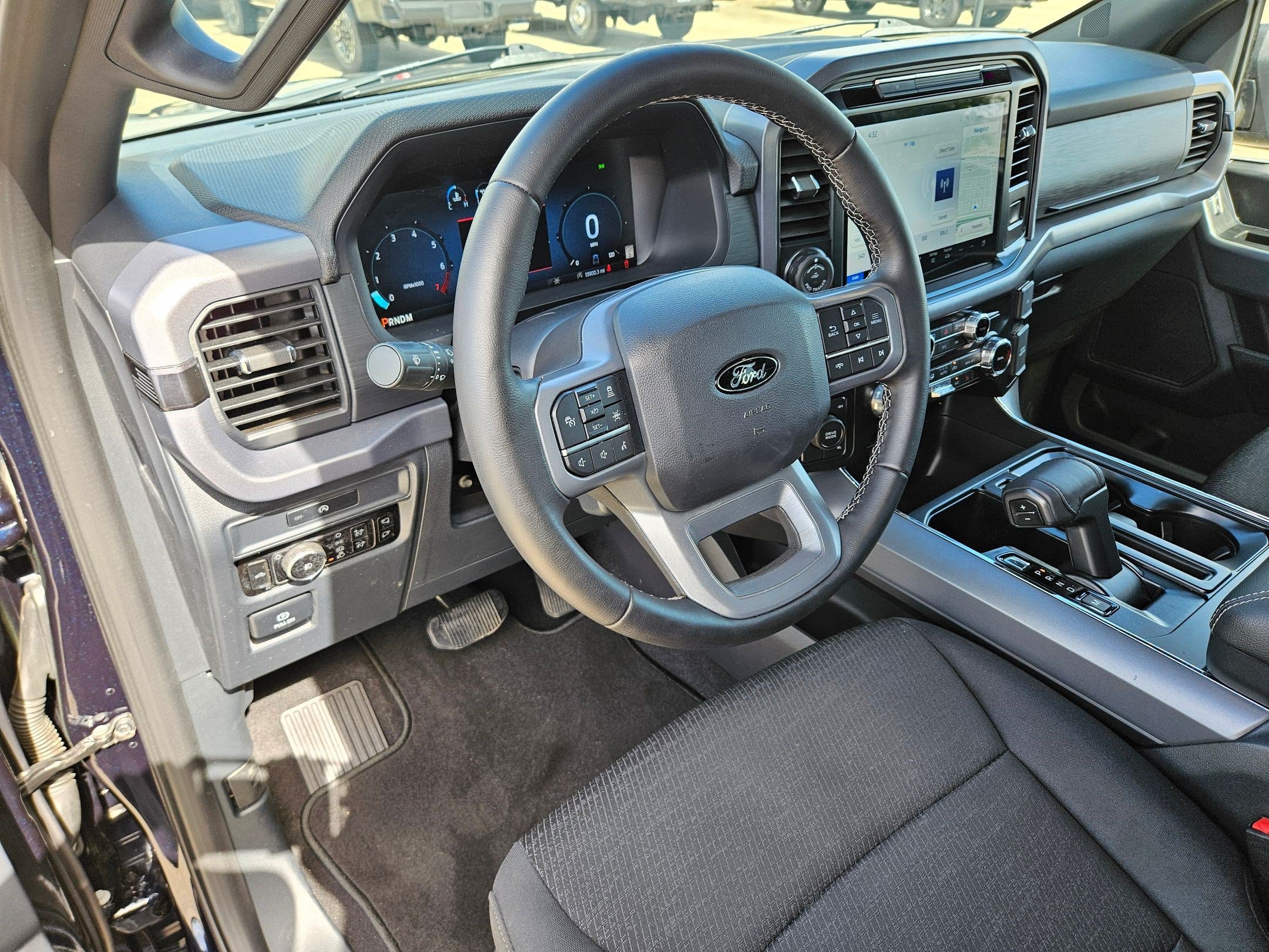 Used 2025 Blue Ford XLT image 12