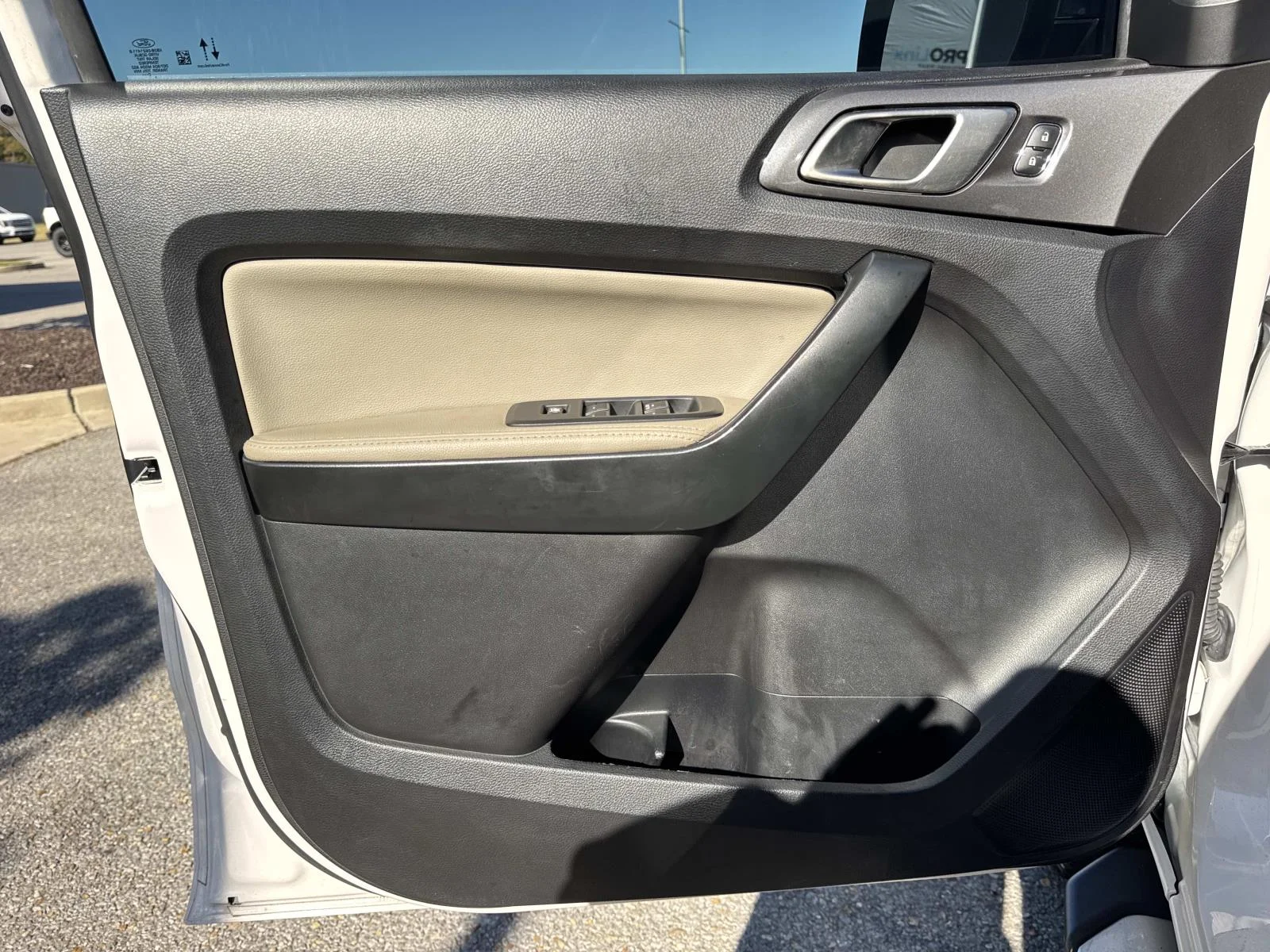 Certified Used 2020 White Platinum Tri-Coat Metallic Ford LARIAT image 18