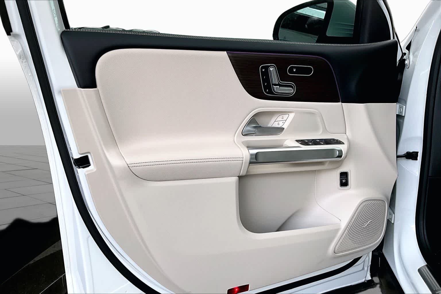 New 2026 Polar White Mercedes-Benz GLB 250 image 15