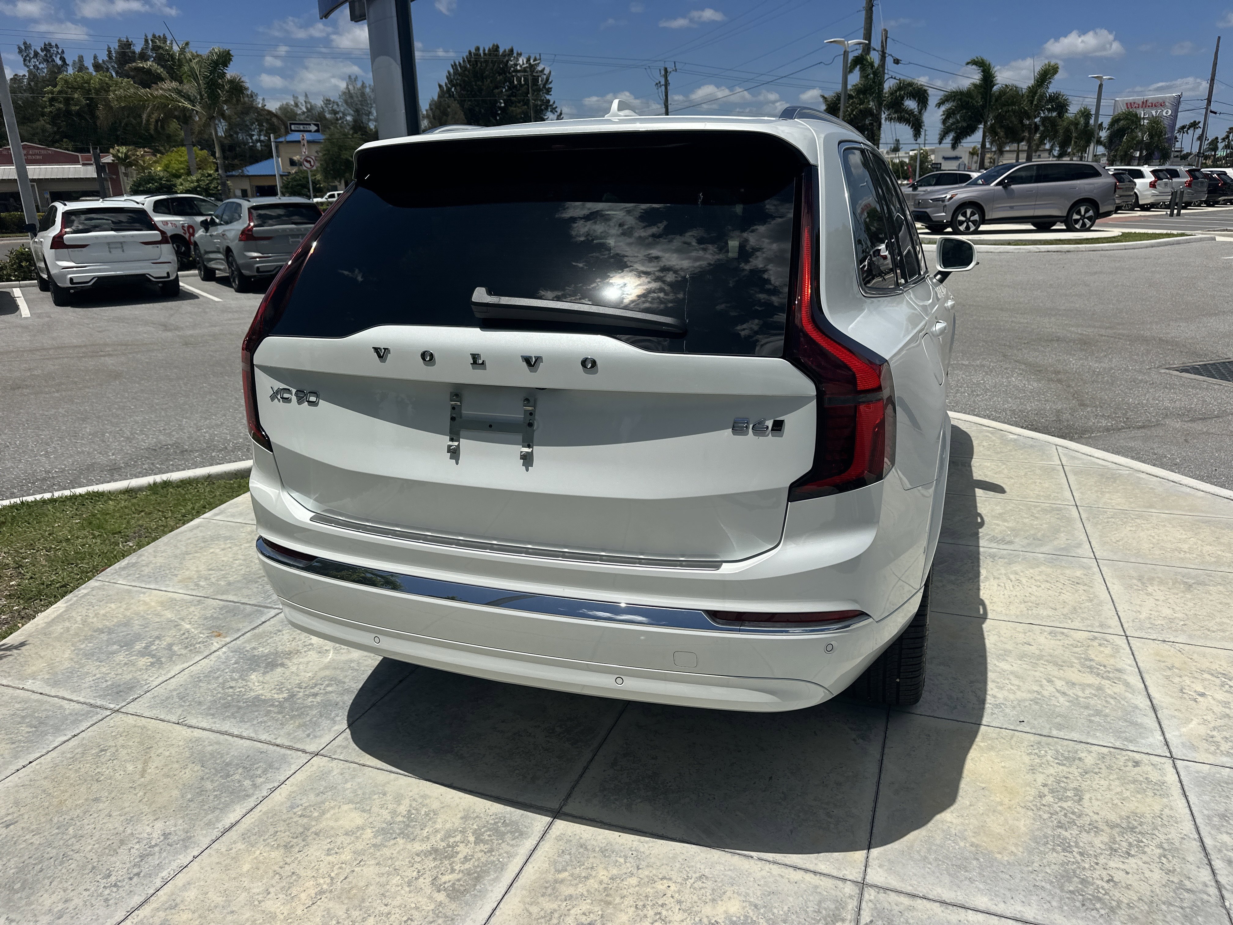 New 2026 Crystal White Volvo Plus image 4