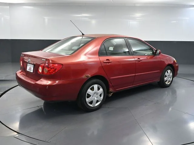Used 2005 Red Toyota LE image 4