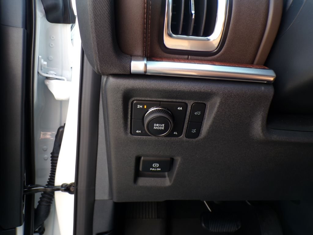 New 2026 Star White Metallic Tri-Coat Ford King Ranch® image 16