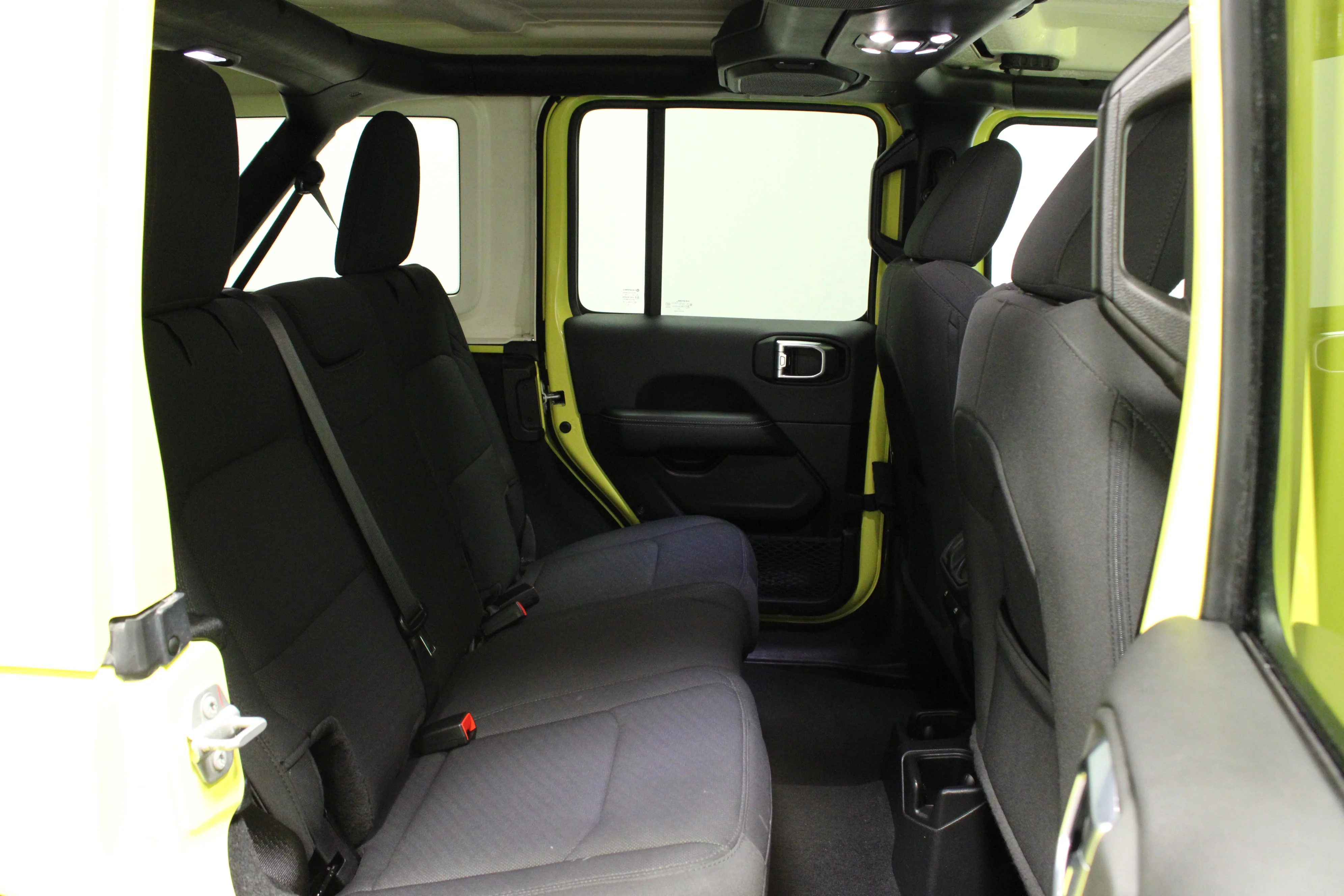 Used 2023 High Velocity Clearcoat Jeep Sahara image 15