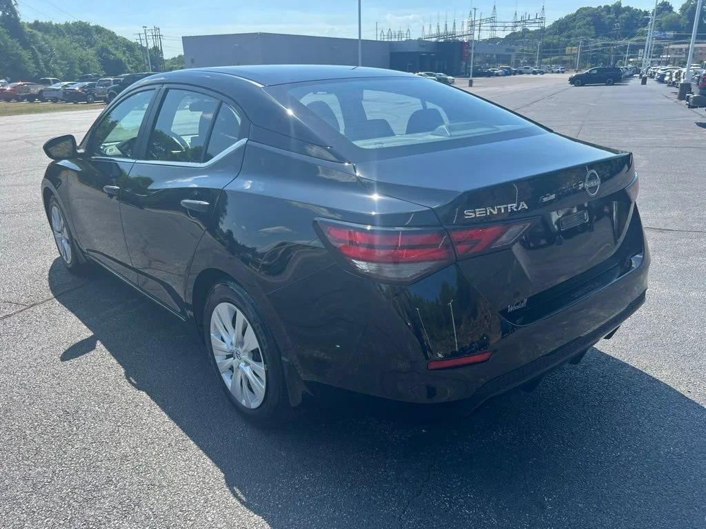 Used 2024  Nissan S image 6