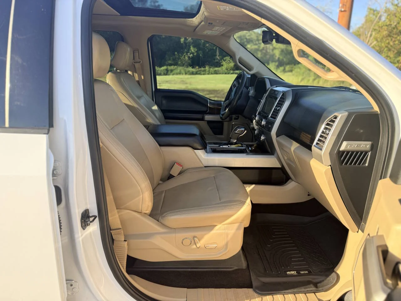 Used 2016 White Ford Lariat 4x4 4dr SuperCrew 5.5 ft. SB image 19